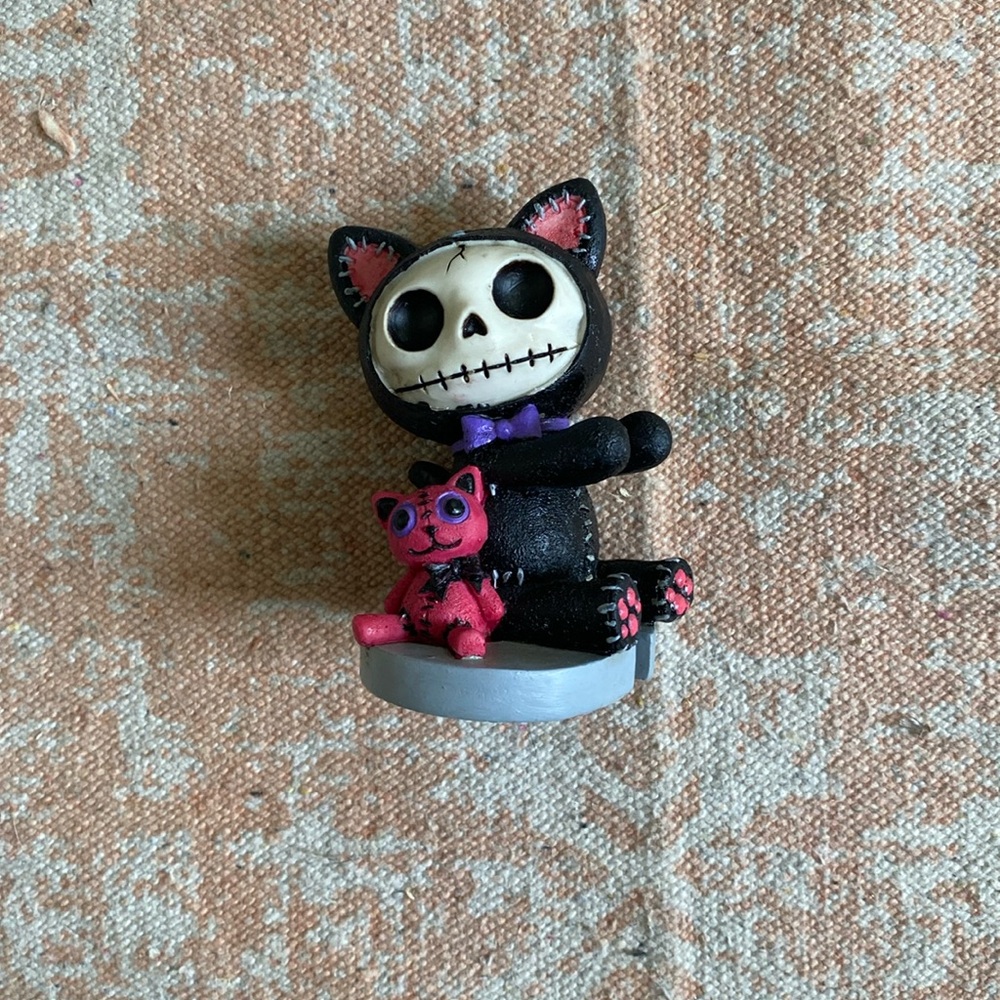 Skeleton kitten